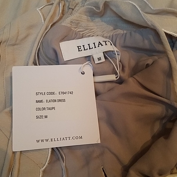 🔥Elliatt Elation Ruffle Dress Taupe. E7041742 M - Picture 10 of 10